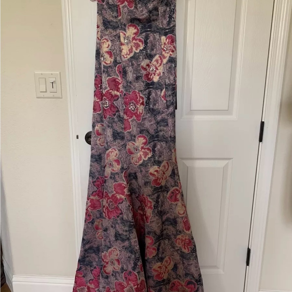 Formal gown,Jovani size 6 new with tags.